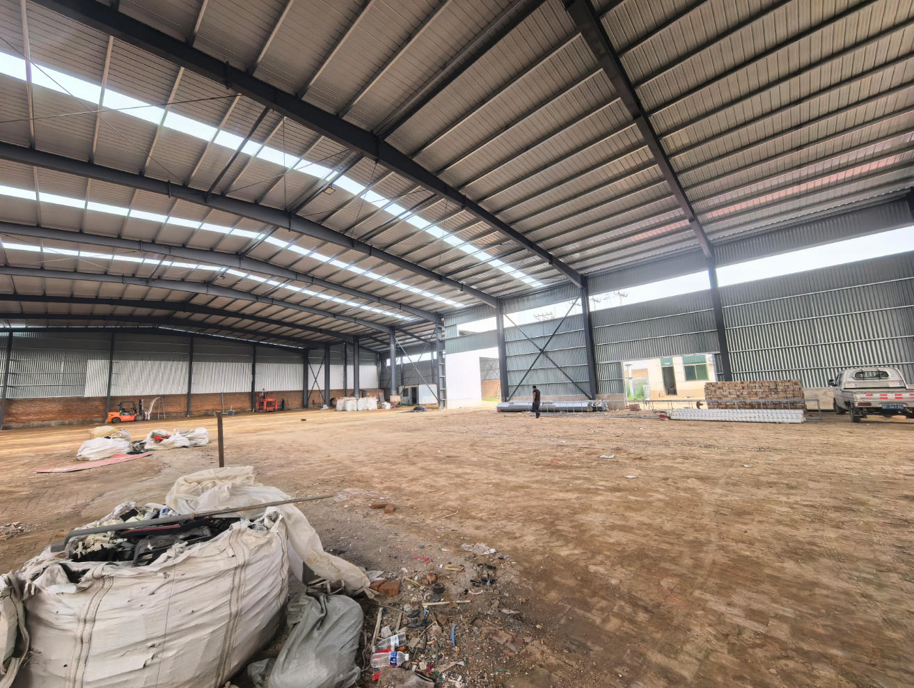 保定市满城107国道边新建厂库房出租/另有在建厂区，可做定制厂房